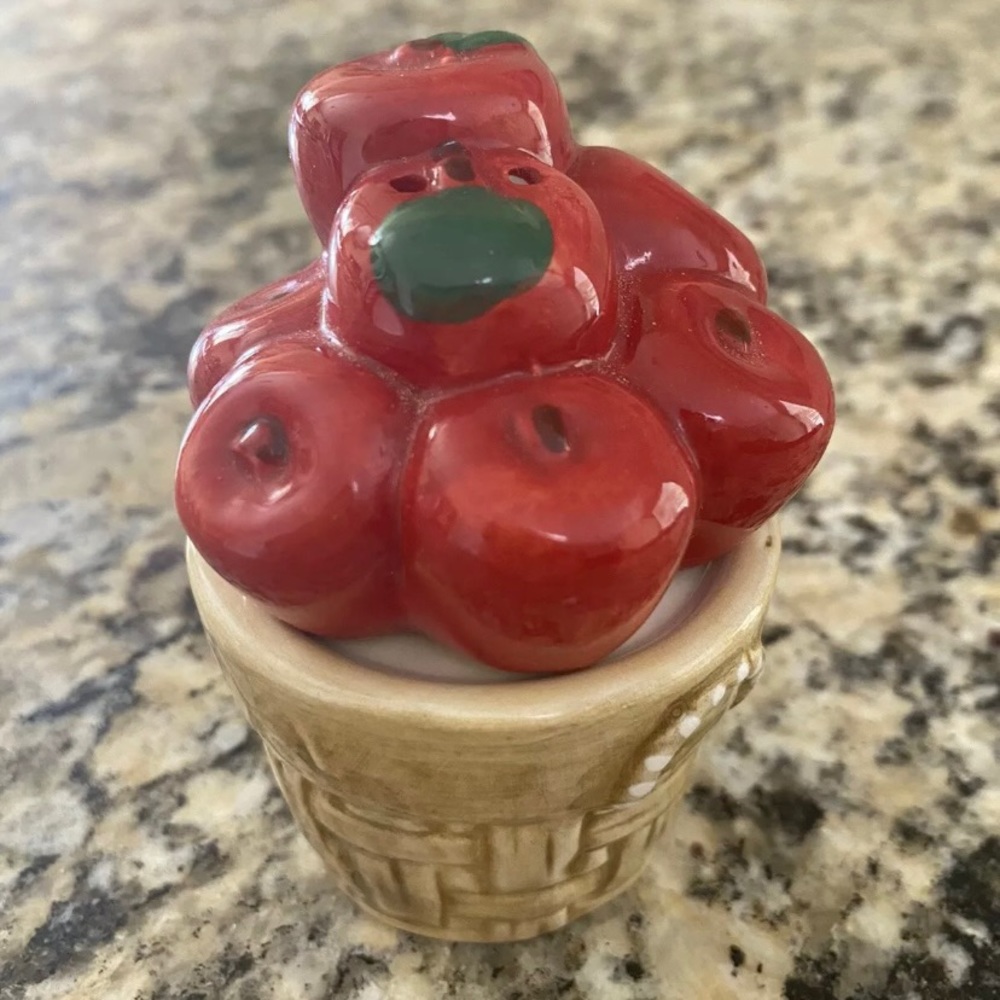 Apple Basket Salt & Pepper shaker.